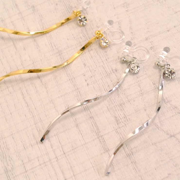 ウェーブラインバー樹脂イヤリング ノンホールピアス シンプル | FACION | 詳細画像1 