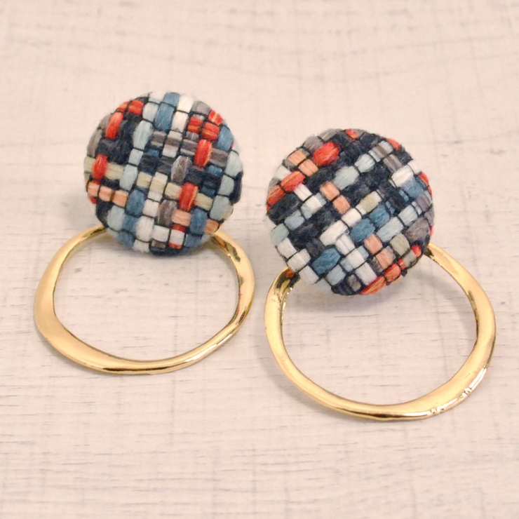 レッド | チェック編みボタン2WAYピアス アンティーク ビンテージ | FACION