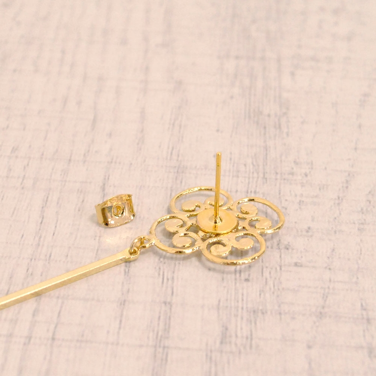 フラワーストーン＆ラインバーピアス ピアス シンプル | FACION | 詳細画像4 