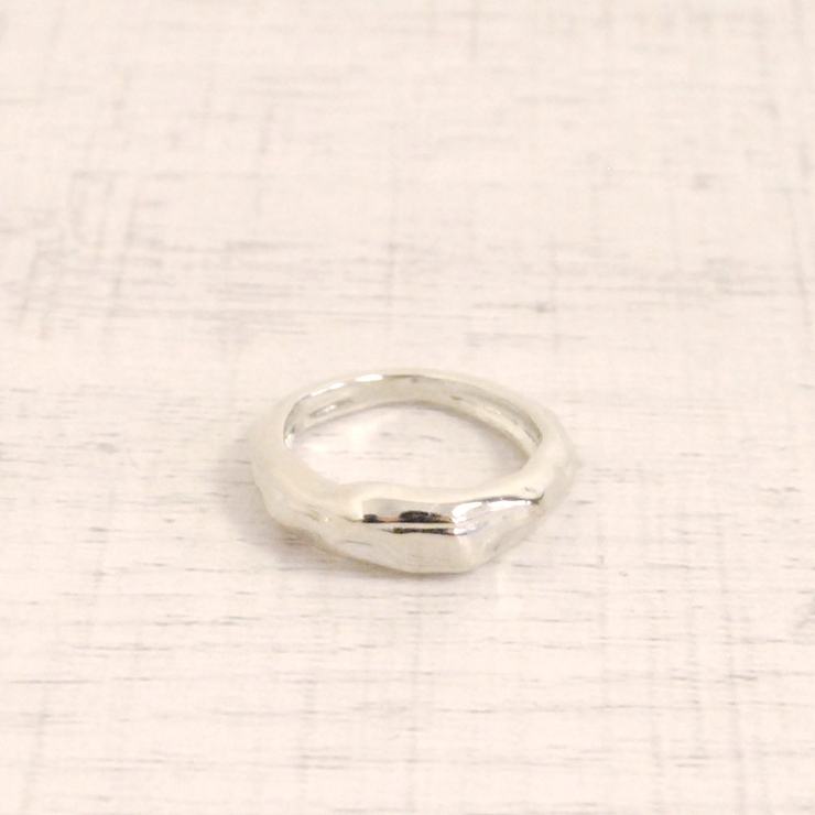 シルバー | エンボスメタルピンキーリング 指輪5号いびつハンドメイドゆがみ変形ニュアンスピン… | FACION