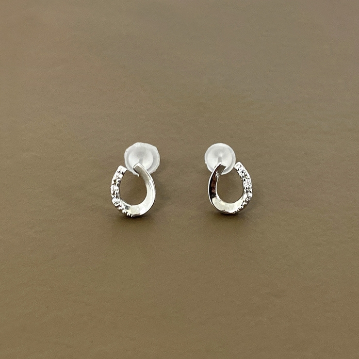 シルバー | ミニ馬蹄ハーフストーンピアス ホースシュー U型 | FACION