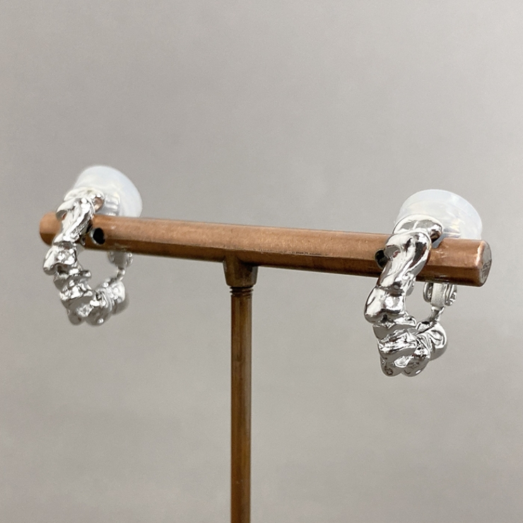 シルバー | クラッシュメタルフープイヤリング イヤーカフ ノンホールピアス | FACION