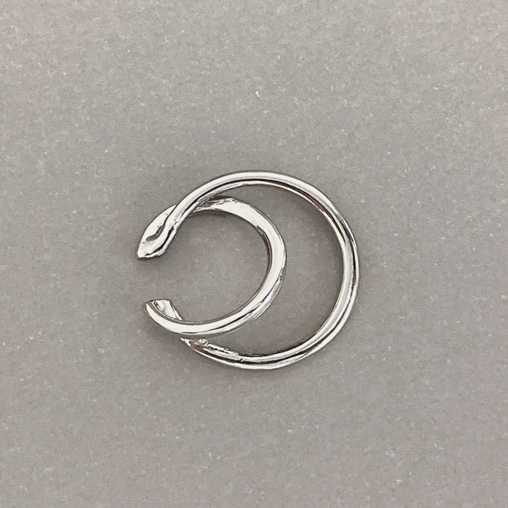 シルバー | レイヤードメタルリングフープイヤーカフ 片耳用 軟骨ピアス | FACION