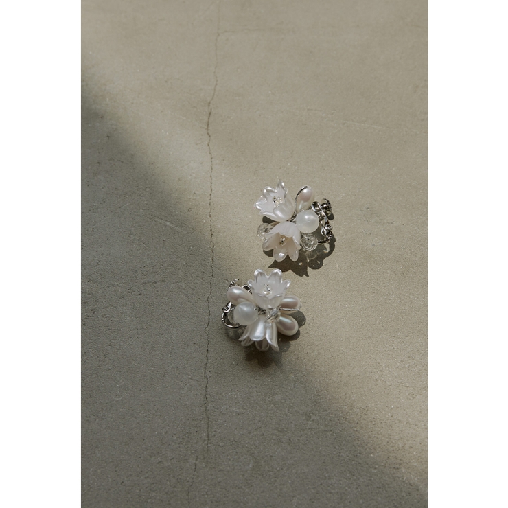 シルバー | niana ニアナ フラワーモチーフパールイヤリング | Fashion Letter