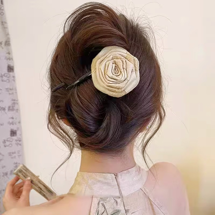 大人上品なおすすめコーデ GARDEN OF EDEN ヘアクリップ nella