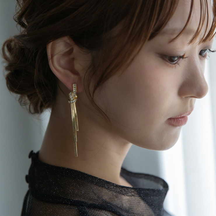 ノットビジューチェーンフリンジピアス ピアス 揺れる | epicday | 詳細画像5 