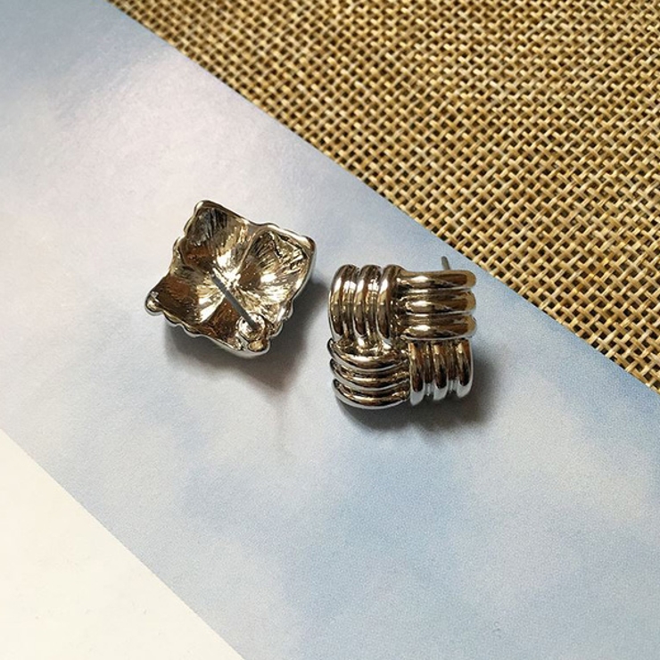 編み込み ピアス ゴールド[品番：GLJA0000415]｜gulamu jewelry