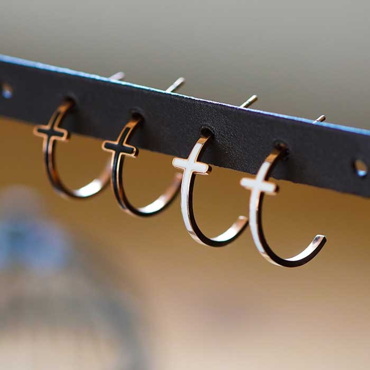 ハーフサークル クロス ステンレスピアス （1ペア） | ピアス専門店HOMESLICEPRODUCTIONS | 詳細画像8 