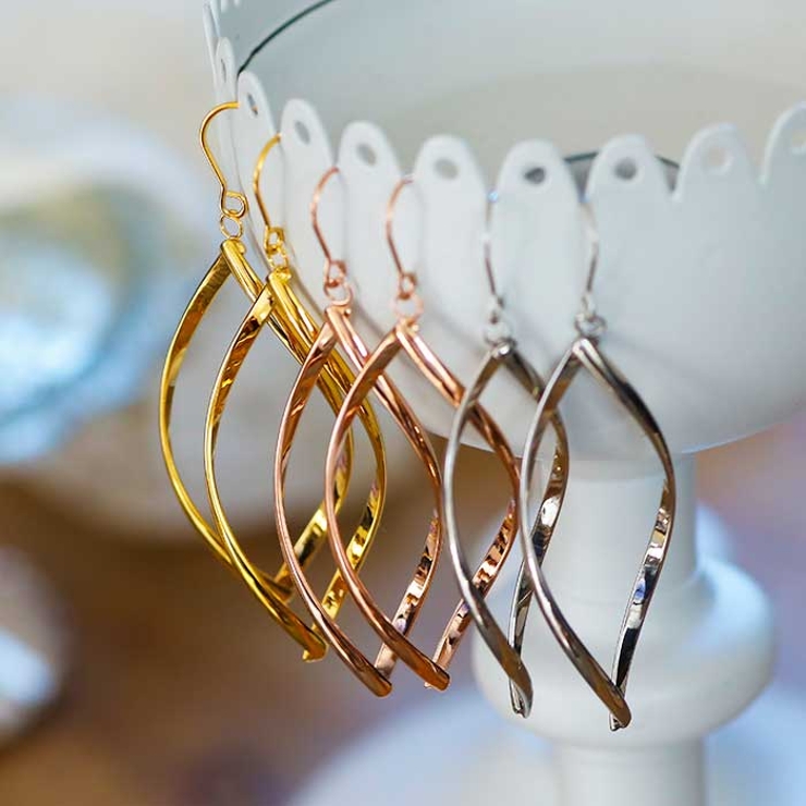 リーフモチーフ シャープフレーム ステンレスピアス （1ペア） | ピアス専門店HOMESLICEPRODUCTIONS | 詳細画像6 