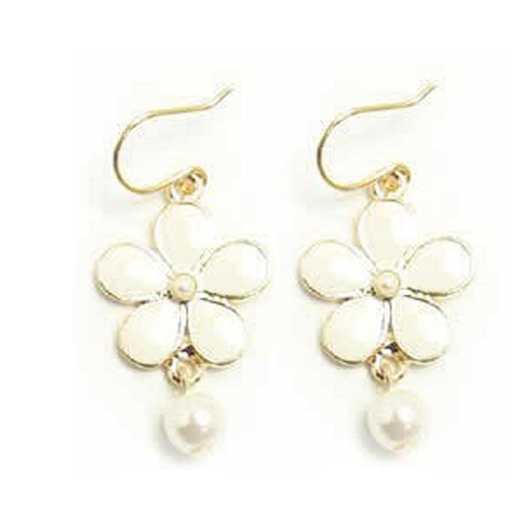 ホワイト | ピアス サージカルステンレス フラワー＆パール 1ペア レディース 両耳用 | ピアス専門店HOMESLICEPRODUCTIONS