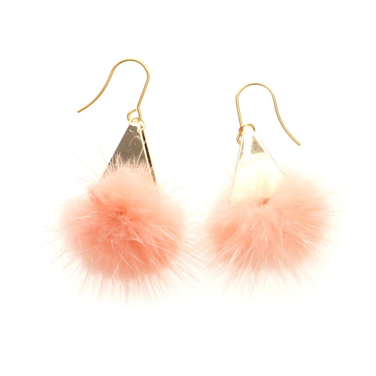 ピンク | ピアス サージカルステンレス トライアングルプレート＆ファーチャーム | ピアス専門店HOMESLICEPRODUCTIONS