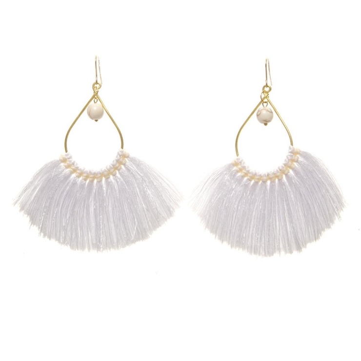 ベージュ | ピアス サージカルステンレス ビーズ＆フリンジ 1ペア レディース 両耳用 | ピアス専門店HOMESLICEPRODUCTIONS