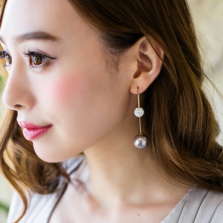 耳元を着飾る魅惑のピアス♪パール＆ビジューダブルデザインピアス  