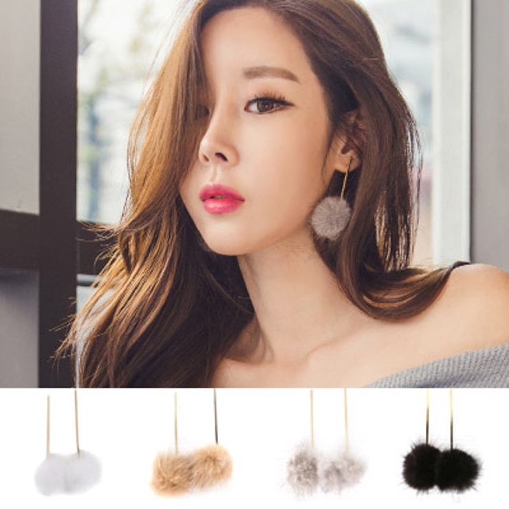 Ea 冬の匂い漂うファー付きピアス 可愛いファーボール付き ピアス 品番 Kw Kawaicat カワイキャット のレディースファッション通販 Shoplist ショップリスト