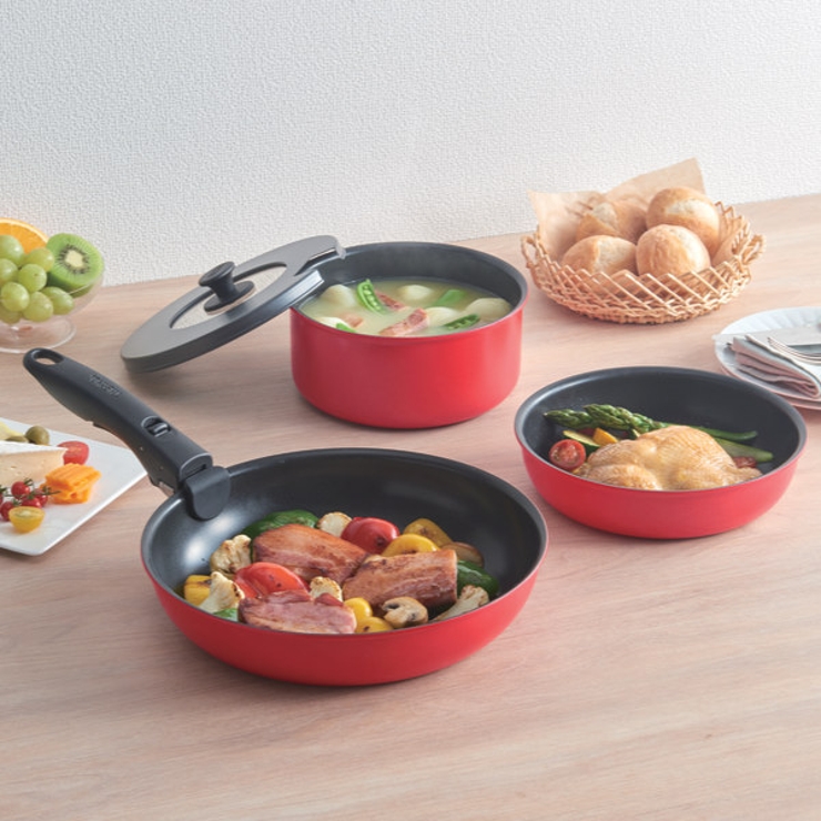 即決OK！新品　サーモス　フライパン・鍋セット　9点　ガス火　ブライトレッド 即決OK！新品未使用 サーモス フライパン・鍋セット9点 ガス火