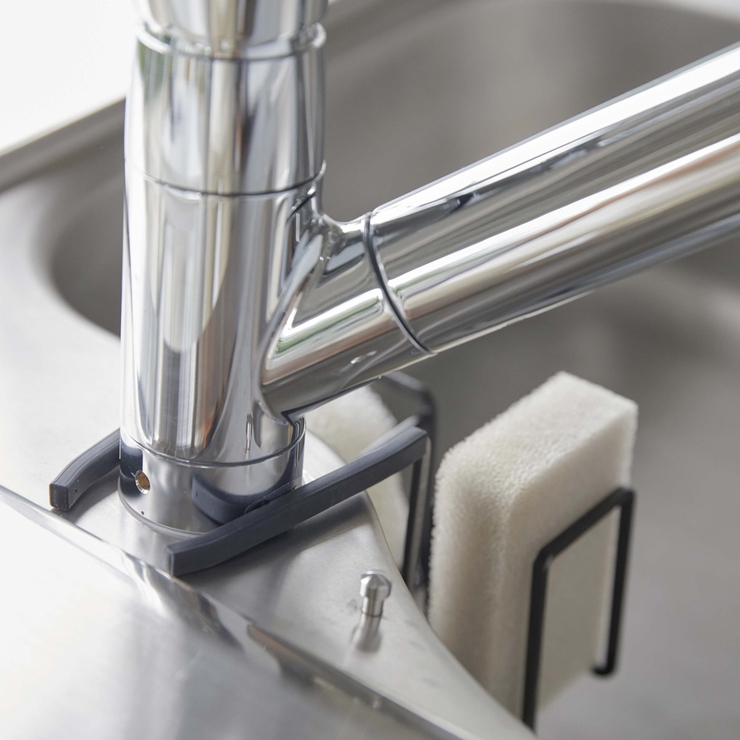 山崎実業 tower 蛇口にかけるスポンジ＆ブラシホルダー | livingut | 詳細画像11 