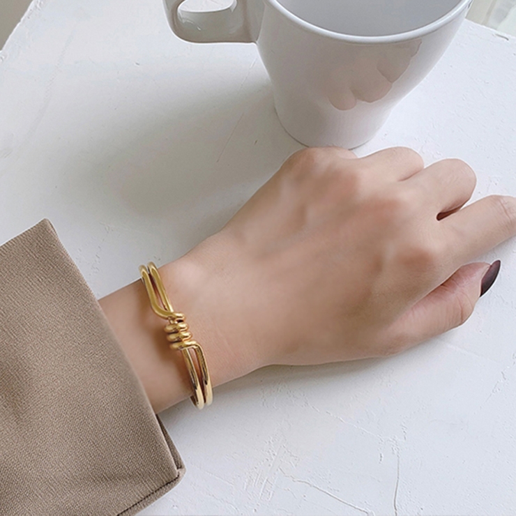 ねじりデザインバングル アクセサリー アクセ[品番：ZI000003651