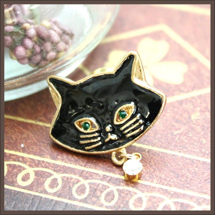 おすまし黒猫のピンブローチ[品番：LNLA0002433]｜lunolumo