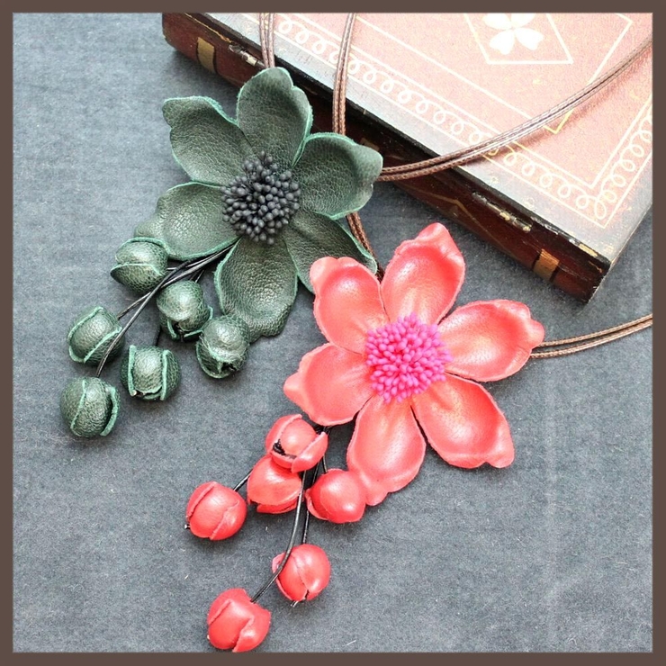 大ぶりレザーフラワーのワンカラーネックレス 2色[品番：LNLA0002400  