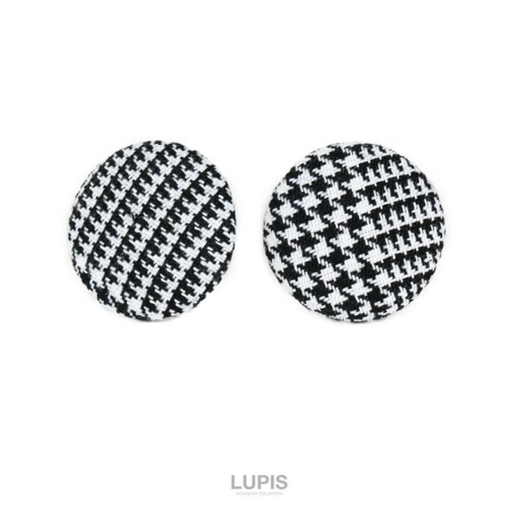 ブラック | 千鳥柄ボタンイヤリング【クリップ式】 | LUPIS