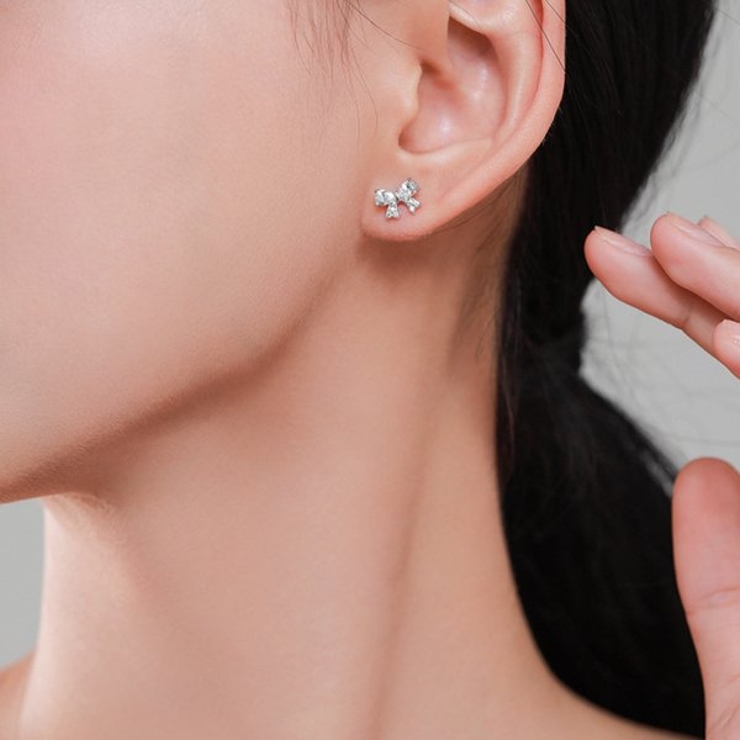 ジルコニアリボンピアス[品番：LPSA0005299]｜LACORDE （ラコーデ