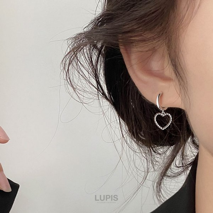 アシンメトリーメタルハートフープピアス | LUPIS | 詳細画像9 