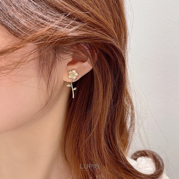 アシンメトリーフラワーピアス【S925ポスト】 | LUPIS | 詳細画像2 