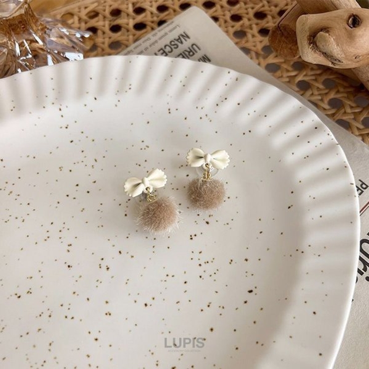 【S925ポスト】マットリボン×ファーボールピアス | LUPIS | 詳細画像4 