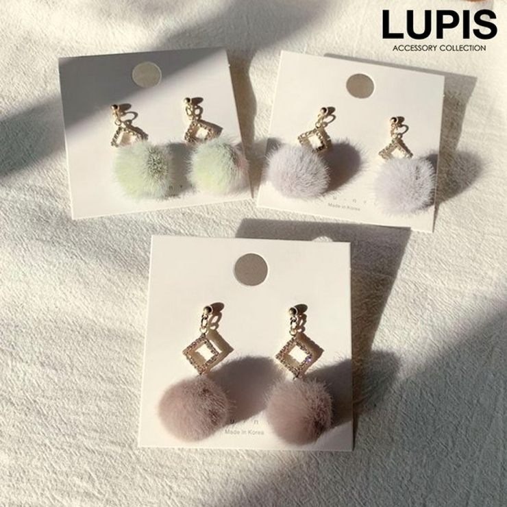 スクエアフレーム×ポンポンファーピアス 【プチプライス ふわふわ | LUPIS | 詳細画像1 