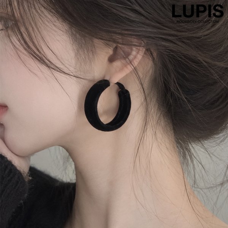 【S925ポスト】ベロア調ワイドフープピアス | LUPIS | 詳細画像1 