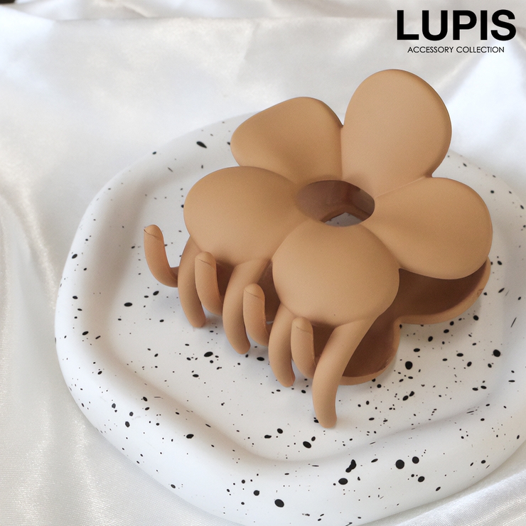 ベージュ | シックカラーフラワーバンスクリップ【ヘアアクセサリー】 | LUPIS