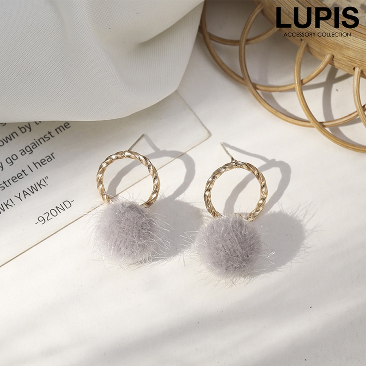 グレー | ツイストリングファーボールピアス | LUPIS