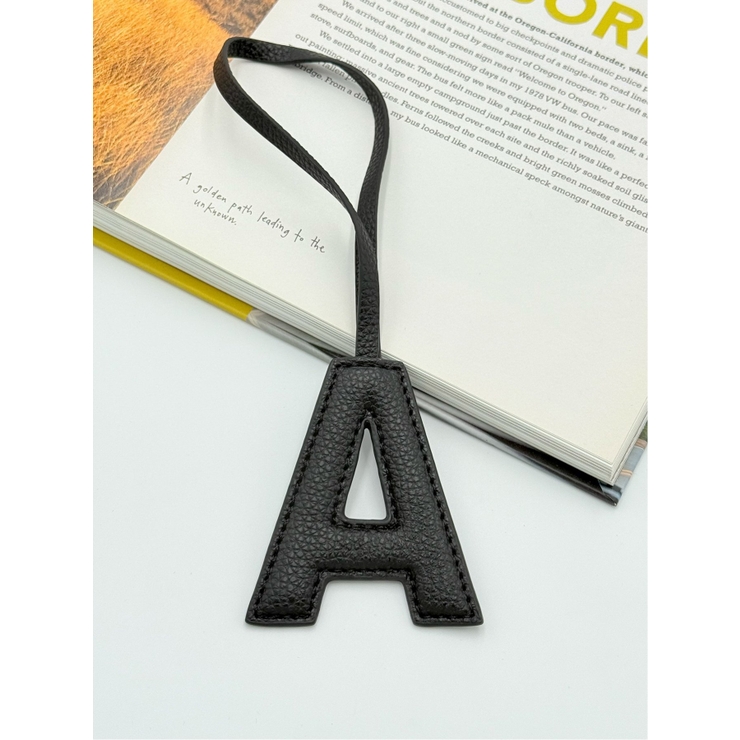 99なし | ビーガンレザー イニシャルチャーム 【A】大文字タイプ | TAKA-Q WOMEN