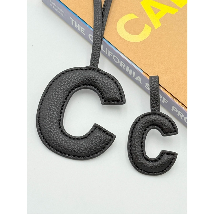 ビーガンレザー イニシャルチャーム 【C】大文字タイプ | TAKA-Q WOMEN | 詳細画像2 
