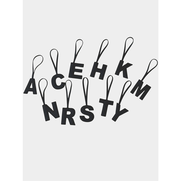 ビーガンレザー イニシャルチャーム 【R】大文字タイプ | TAKA-Q WOMEN | 詳細画像3 