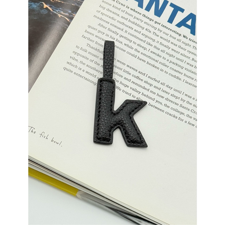 ビーガンレザー イニシャルチャーム 【k】小文字タイプ | TAKA-Q WOMEN | 詳細画像1 