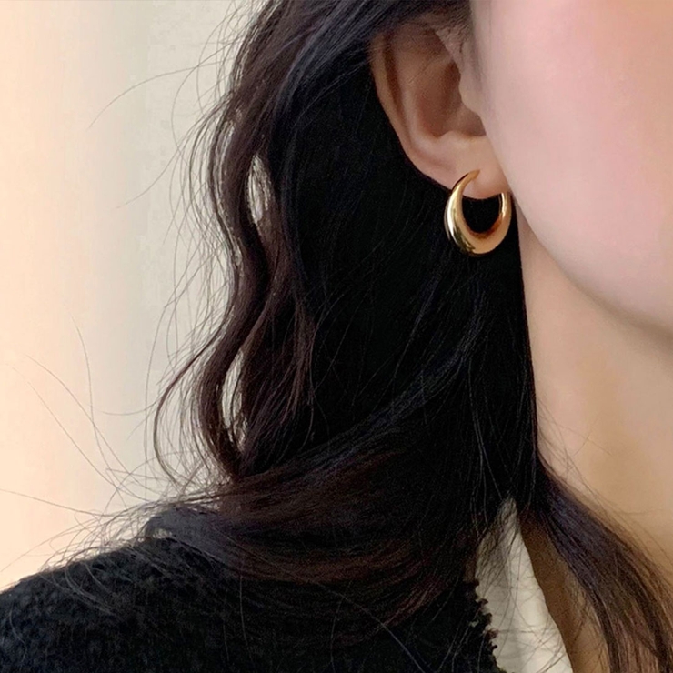 ぷっくりとした厚みがかわいいピアス 上品 両耳[品番 ぷっくりとした厚みがかわいいピアス 上品 両耳[品番