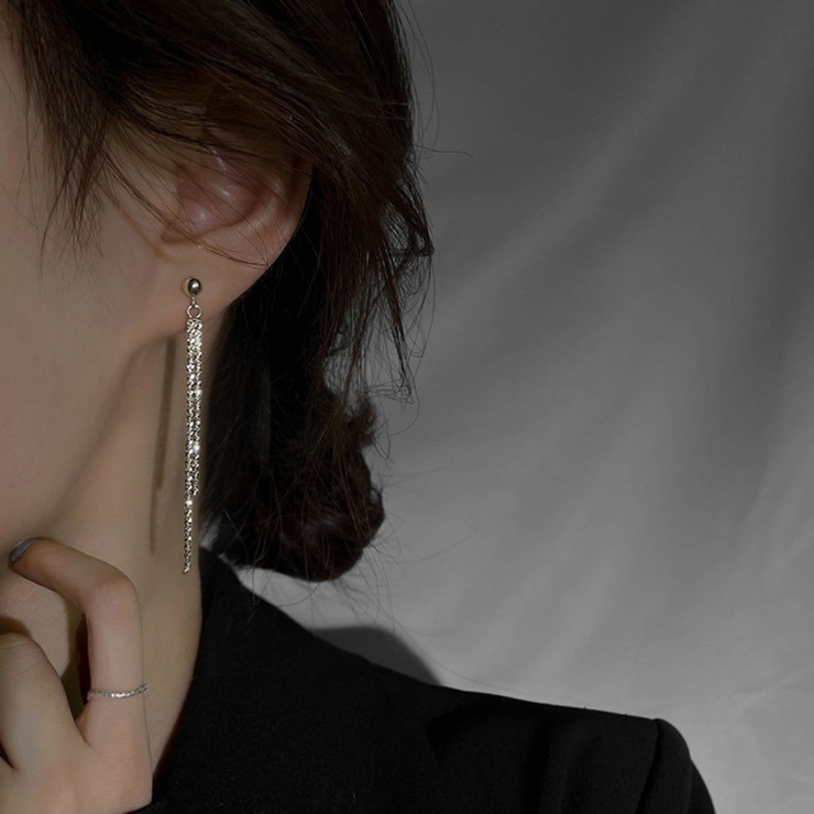 タッセル２ | さりげなく女性らしさを引き立てるフリンジピアス 両耳 アクセサリー | maison de LATIR