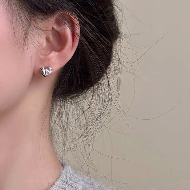 異なる輝きが魅力の上品なデザインピアス 両耳用 アクセサリー