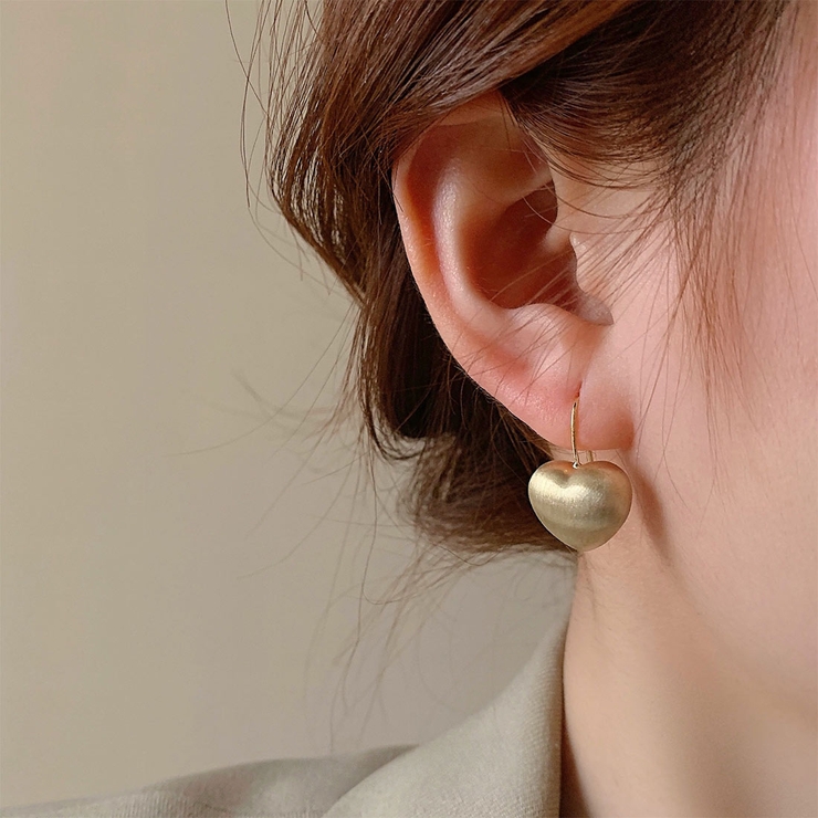日常にちょっとした特別感をプラスするハートピアス アクセサリー 両耳用 | maison de LATIR | 詳細画像1 