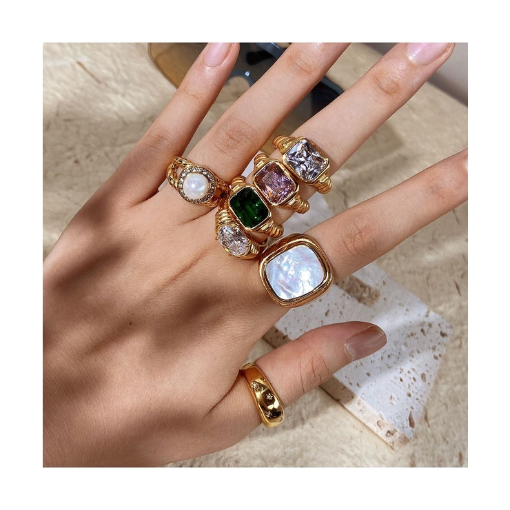 限定品•未使用♡LOVE BY e.m. ゴールドネコリング•クリスタルストーン 限定品•未使用♡LOVE BY e.m. ゴールドネコリング•クリスタル