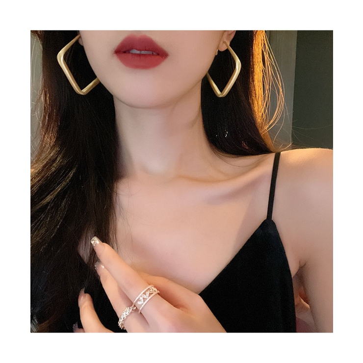 マットでスクエアフープピアス 大振り マット | maison de LATIR | 詳細画像2 