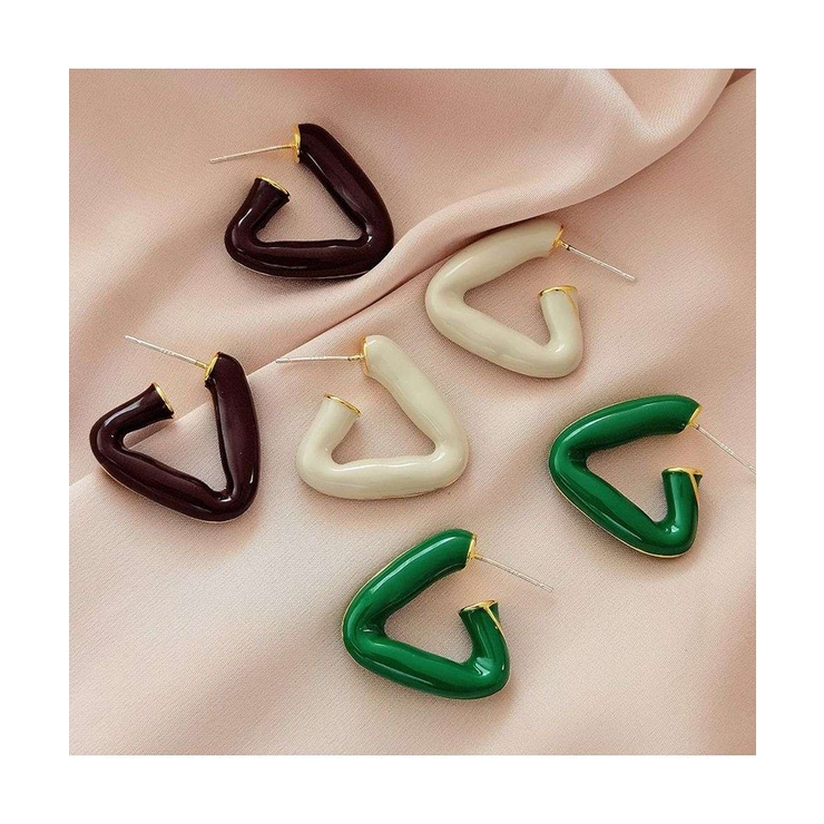 トライアングルの形が目を引く大人めピアス シンプル 上品 | maison de LATIR | 詳細画像3 