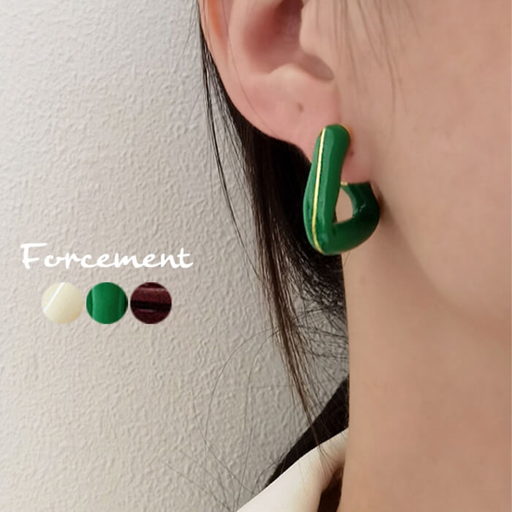 トライアングルの形が目を引く大人めピアス シンプル 上品 | maison de LATIR | 詳細画像1 