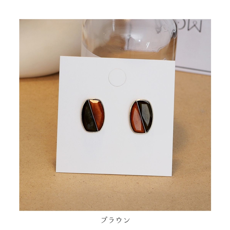 バイカラーがおしゃれなピアスかわいいシンプルカジュアル