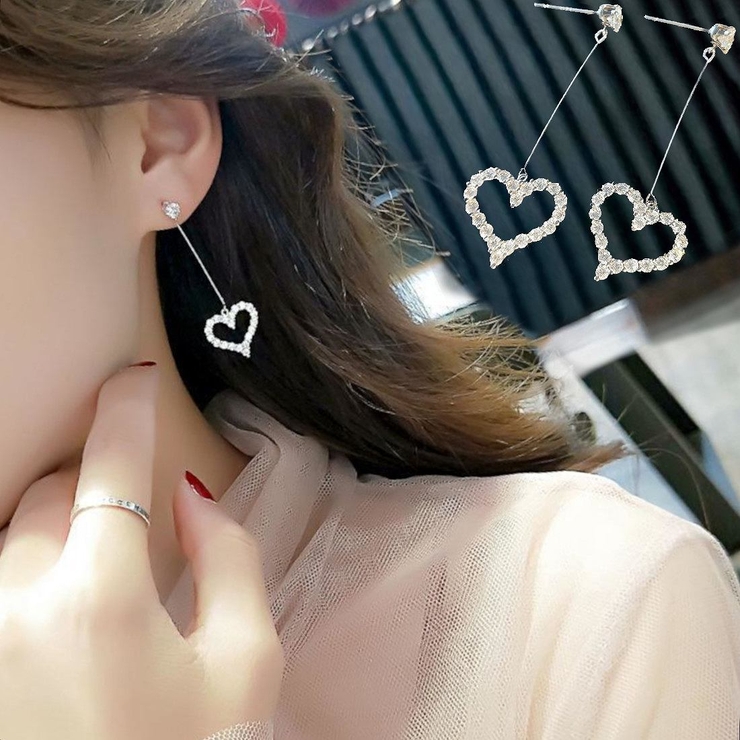顔回りをパッと明るくするハートロングピアス ハートピアス