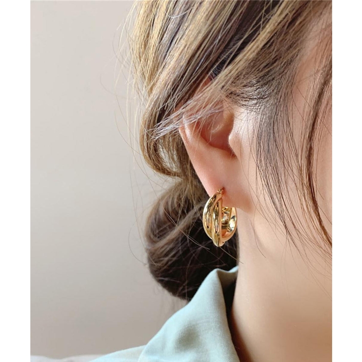 激安先着 程よいボリューム感が華やかな印象のツイストデザインフープ アクセサリー