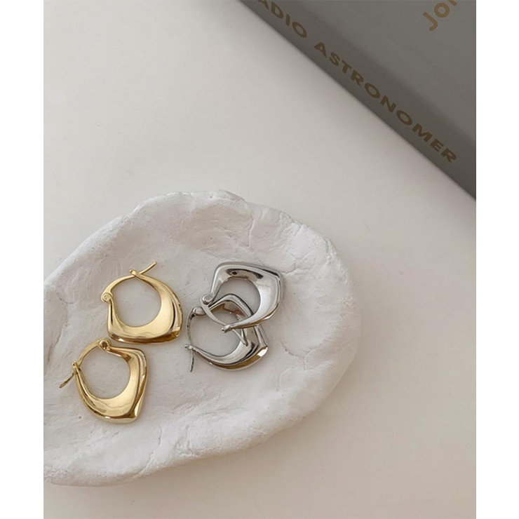 エッジを効かせた雰囲気を演出するボリュームデザインフープピアス 両耳用 シルバー | maison de LATIR | 詳細画像6 