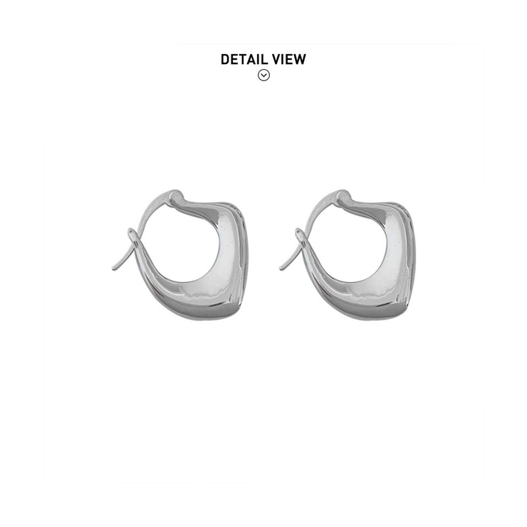エッジを効かせた雰囲気を演出するボリュームデザインフープピアス 両耳用 シルバー | maison de LATIR | 詳細画像9 