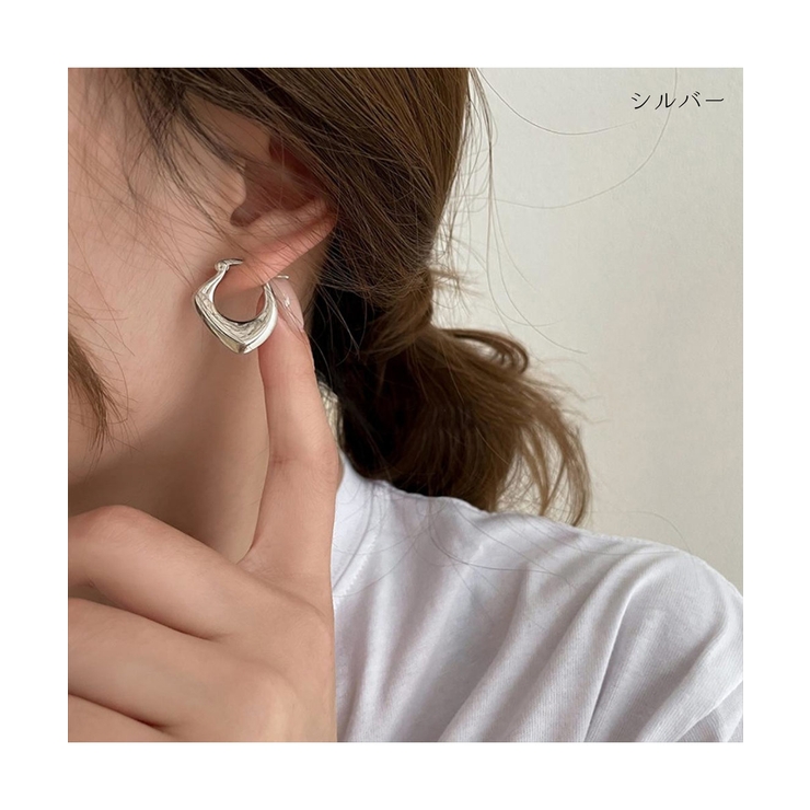 エッジを効かせた雰囲気を演出するボリュームデザインフープピアス 両耳用 シルバー | maison de LATIR | 詳細画像11 